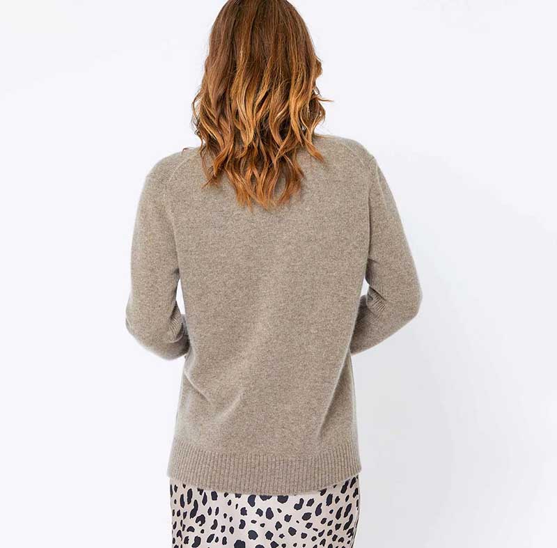 2023 Latest Custom Buttons Women's Sweaters Cashmere Sweater Cardigan Duel Front Pocket Knitted Cashmere Cardigan Women