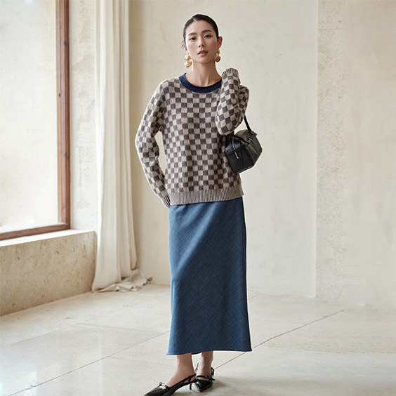 Karierter Strickpullover f&uuml;r Damen mit Rundhalsausschnitt