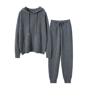 Kašm&iacute;rov&aacute; s&uacute;prava mikiny s kapucňou a jogger pre ženy