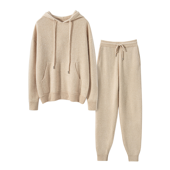 Kasm&iacute;r kapucnis &eacute;s kocog&oacute; szett nőknek