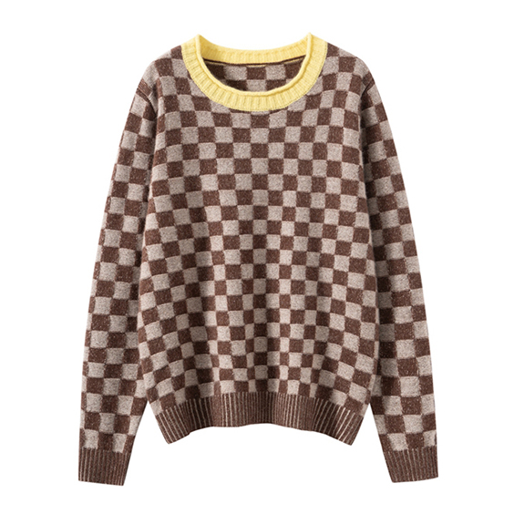 D&aacute;msky k&aacute;rovan&yacute; pleten&yacute; pul&oacute;ver s v&yacute;strihom