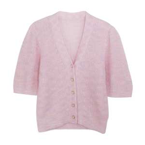 Moh&eacute;rov&yacute; sveter s kr&aacute;tkym ruk&aacute;vom a v&yacute;strihom do V pre ženy