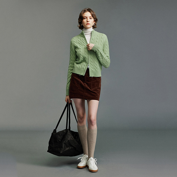 பெண்கள் கேபிள் பின்னப்பட்ட காஷ்மீர் கார்டிகன் இலையுதிர் குளிர்கால அடுக்குக்காக அணியப்படுகிறது