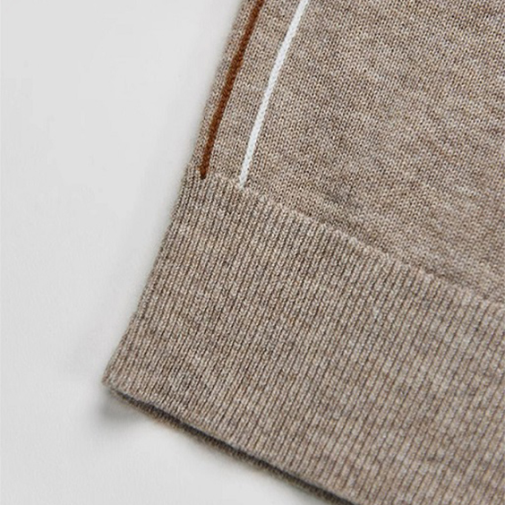Cardigan monopetto in lana cashmere con scollo a V
