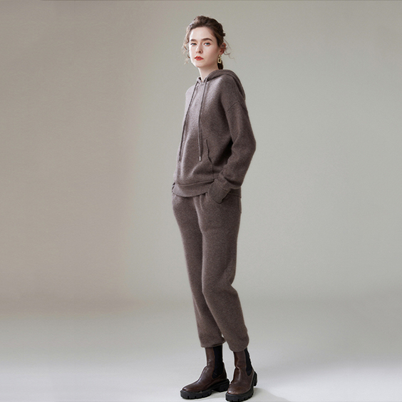 Kasm&iacute;r kapucnis &eacute;s kocog&oacute; szett nőknek