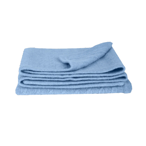 Kabelov&aacute; pleten&aacute; dětsk&aacute; kašm&iacute;rov&aacute; deka